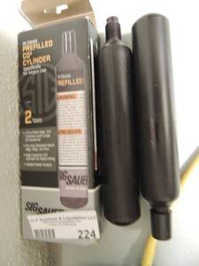 lot 224 image: SIG SAUER  90gm CO2 cylinder for airgun use