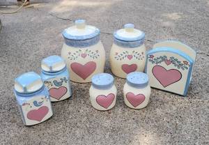 lot 22 image: Vintage 1980s Ceramic Heart Canister Set