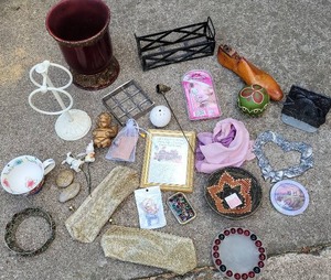 lot 20 image: Large Lot of Knick Knacks