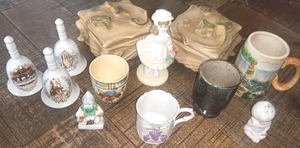 lot 111 image: Vintage Ceramic Lot