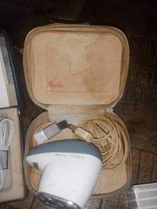 lot 113 image: Vintage Grooming Kit Lot