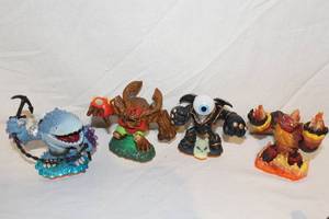 lot 79 image: Skylanders GIants Characters