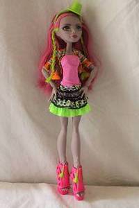 lot 115 image: Monster High Exchange Student Marisol Coxi