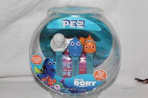 lot 122 image: Finding Nemo Fish Bowl PEZ Set