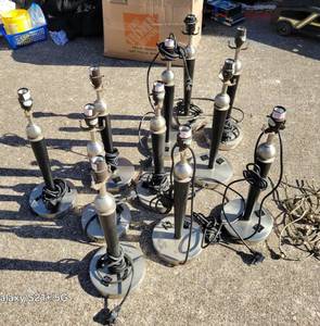 lot 157 image: Eleven Comtemporary DeskOffice Lamps with Harps