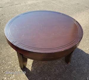 lot 136 image: Round Wood Coffee Table