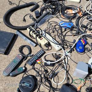 lot 149 image: Large Electronic Lot