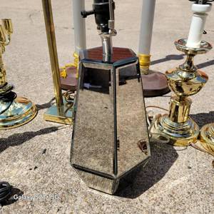lot 173 image: Assorted Lamps and Lamp Parts