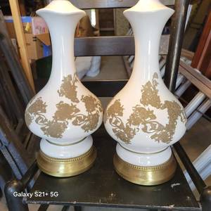 lot 164 image: Pair of Vintage Mid Century Milk Glass Table Lamps