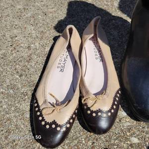 lot 148 image: Lot of Shoes, Boots, and a Belt
