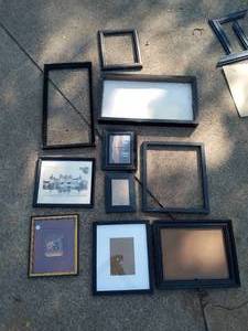lot 227 image: Black Frames