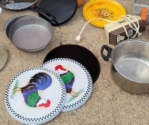 lot 268 image: Large Cooking Lot