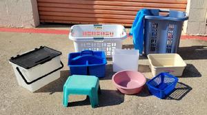 lot 277 image: Lot of Plastic Containers