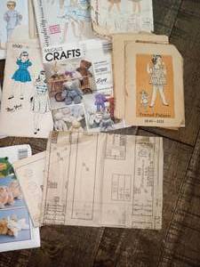 lot 286 image: Vintage and Newer Childrens Clothes and Toy Sewing Patterns