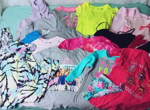 lot 19 image: 19 Pc Mixed Girls Clothing Set (7-12M) wJustice, Barbie, Buc-ees, Etc.