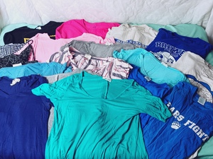 lot 21 image: 18 PC Mixed Womens Clothing Set (XL) w Old Navy, Betty Boop, ST. Johns Bay, Etc.