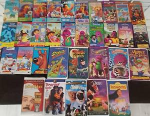 lot 117 image: 33 Pc VHS Set w Scooby Doo, Frosty The Snowman, Blues Clues, Bear In The Big Blue house, Muppets, Etc