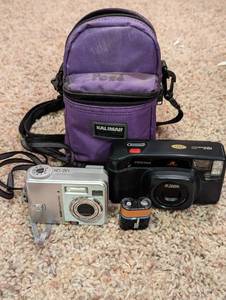 lot 108 image: 4 PC Kodak EasyShare C330 Camera and Pentax IQZoom 60 with Duracell Ultra Camera Battery and Case