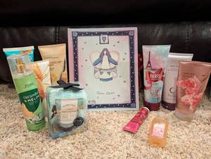 lot 104 image: 11 Pc Womens Beauty Set w Avon, Bath & Body Works, My Beauty Spot, Photo Album, Etc