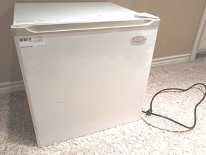 lot 83 image: Haier Mini Fridge HSW02C Compact Refridgerator