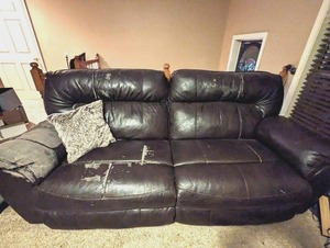 lot 99 image: Leather Reclining Sofa Couch HEAVY, MUST DISASSEMBLE, Located Upstairs - QV DESCR