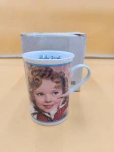 lot 10 image: Selection of 6 Shirley Temple coffee cups in own boxes