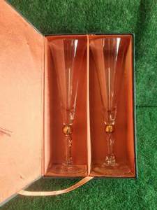 lot 26 image: Champagne glasses in box (2000)