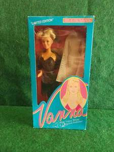lot 70 image: Limited Edition Vanna White collectible doll