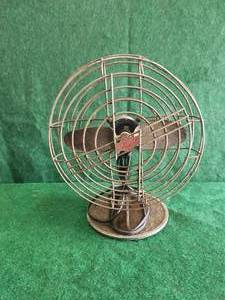 lot 71 image: Vintage Air Castle electric fan