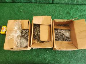 lot 86 image: Generous selection of screws