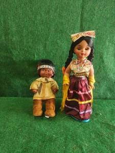 lot 87 image: Selection of 2 collectible dolls