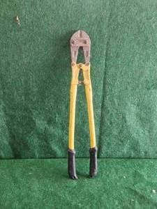 lot 90 image: Pair of bolt cutters