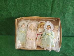 lot 100 image: Selection of collectible dolls