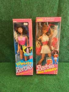 lot 145 image: Selection of 2 collectible Barbie dolls