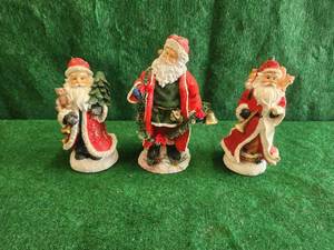 lot 146 image: Santa Claus figures