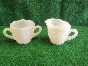 lot 159 image: Vintage milk glass cream and sugar bowl set