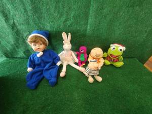 lot 189 image: Selection of stuffed toys