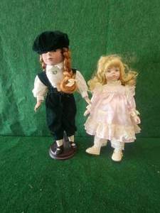 lot 195 image: Collectible dolls