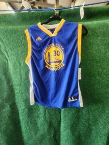 lot 132 image: Golden State Warriors - S. Curry jersey - L