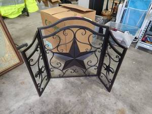 lot 52 image: Fire Screen