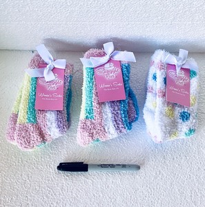 lot 212 image: Lot Of 3 - New With Tags Snuggle Feet Womens Socks, 3 Pair Socks Total, Fits Shoe Size 5-9 & Fits Socks Size 9-11 - In Style & Color As Shown - Total Retail $39