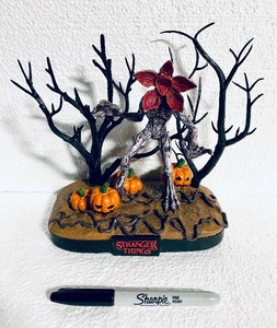 lot 286 image: New Stranger Things Resin 8 StatueFigure Demogorgon In Pumpkin Patch Scene - As Shown - Retails $30