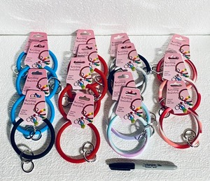 lot 410 image: Lot Of 15 New - Keyring Bracelets Silicone, Stylish & Multi-Use - In Color As Shown