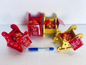 lot 498 image: Lot Of 4 New With Tags - Nice European Chocolate Filled With Hazelnut Cream In Sleigh, (2) Red & (2) Gold, 1.52Oz Each Sleigh - As Shown - Total Retail $28
