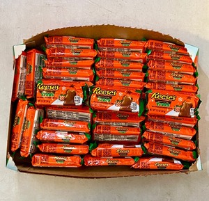lot 524 image: Lot Of 39 - New Reeses Milk Chocolate Peanut Butter Trees Candy Bar, 1.2 Oz Per Package - As Shown - Total Retail $59