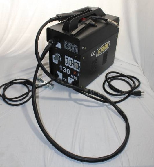lot 4 image: Stark 110 Mig Welder Practically New, Only used a few times