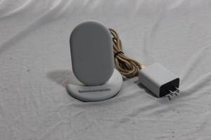 lot 39 image: Google Wireless Phone Charger