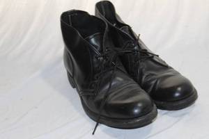 lot 42 image: Mens 8.5 Shoes