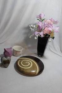 lot 66 image: Home Dcor Items and Purple Square Vase and Flowers