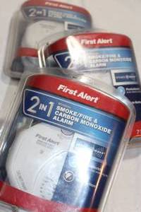 lot 88 image: First Alert 2 in 1 Smoke and Carbon Monoxide Alarms 3 total